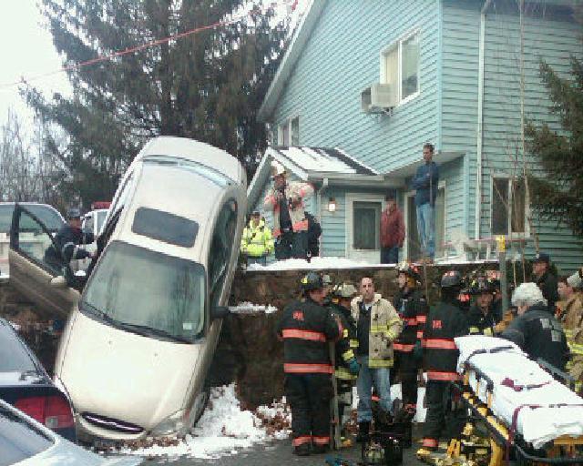 MKVAC assisting at a car accident