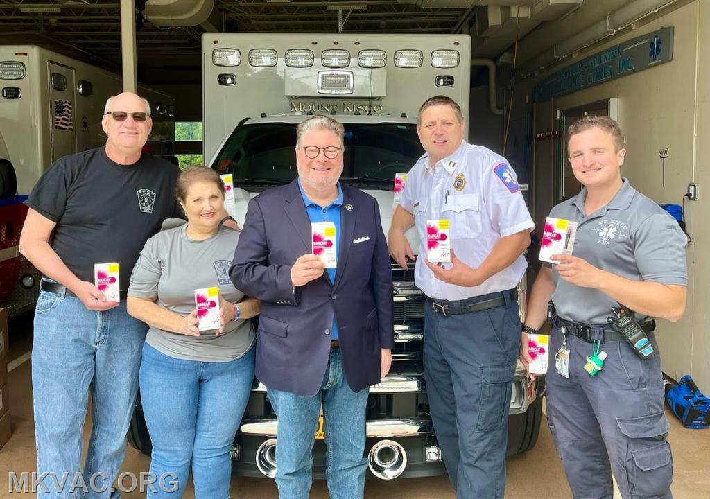 Naloxone Life-Saving Kits to Mount Kisco
I recently delivered 100 potentially life-saving naloxone overdose reversal kits to the Mount Kisco Volunteer Ambulance Corps, bringing to 500 the total doses delivered this summer to first responders around the 40th Senate District. First responders and residents equipped with naloxone, and the training to use it, are saving lives. I am also proud that my office has conducted 11 naloxone training classes in partnership with fire departments, ambulance corps and other local organizations since 2020. 